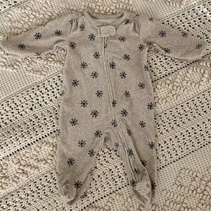 Cozy Carter’s Snowflake Sleeper 3m